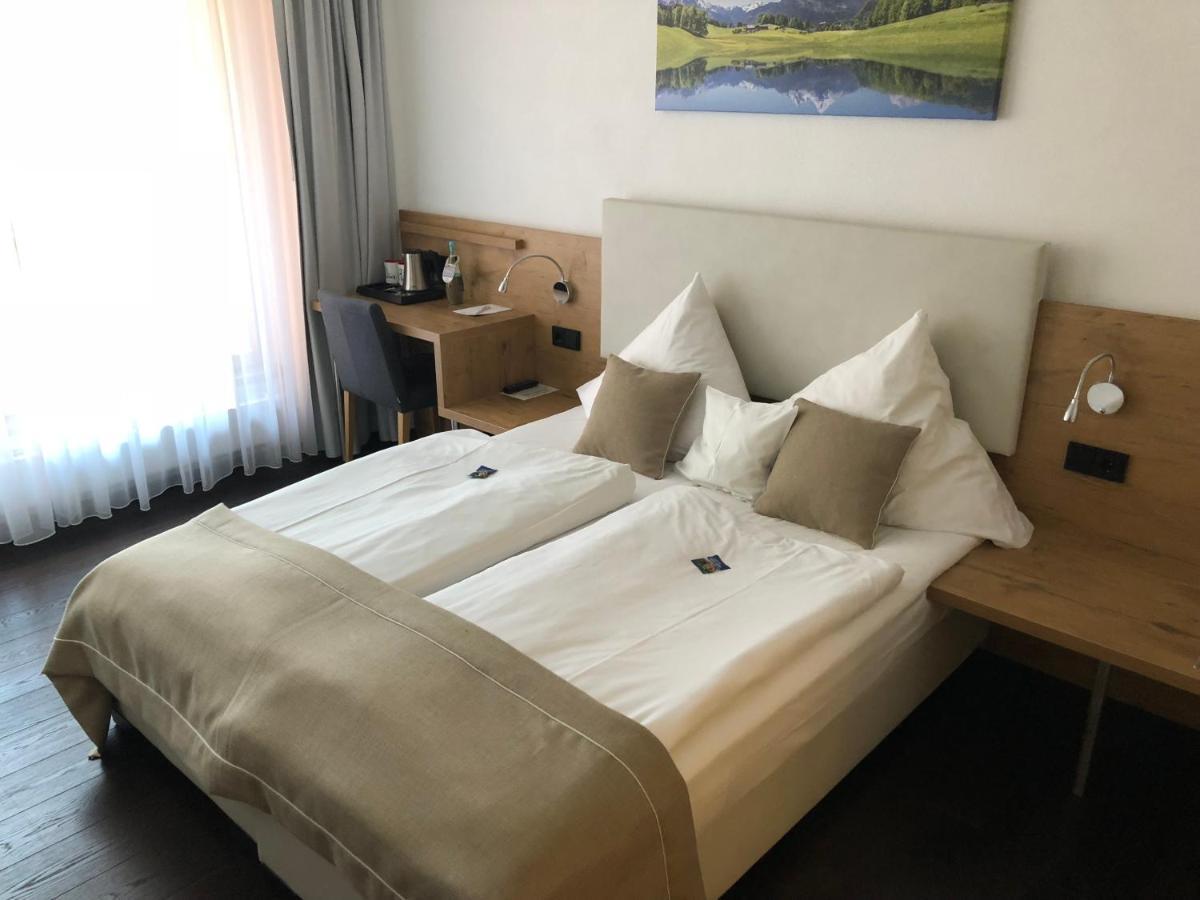 Hotel Zum Hirsch Wertingen Экстерьер фото
