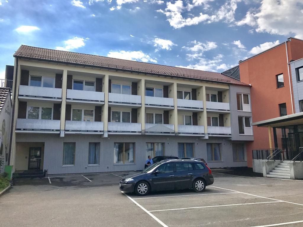 Hotel Zum Hirsch Wertingen Экстерьер фото