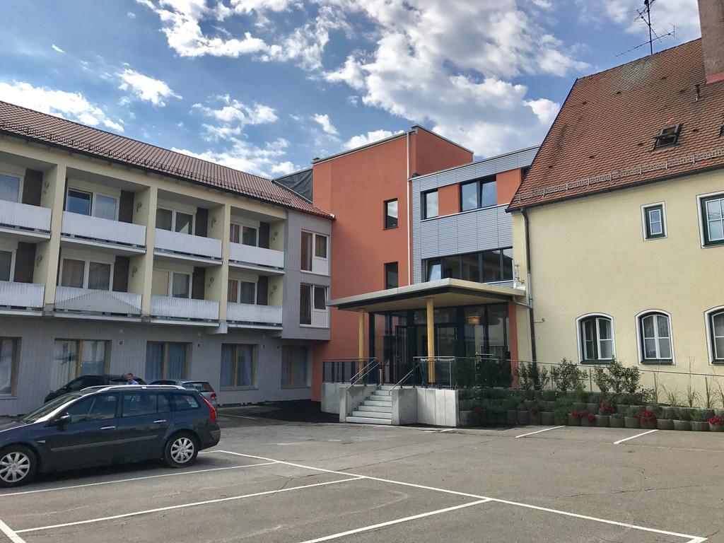 Hotel Zum Hirsch Wertingen Экстерьер фото