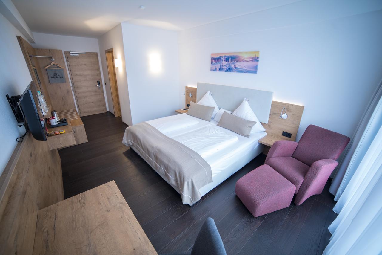 Hotel Zum Hirsch Wertingen Экстерьер фото