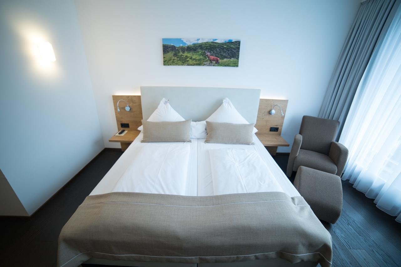 Hotel Zum Hirsch Wertingen Экстерьер фото