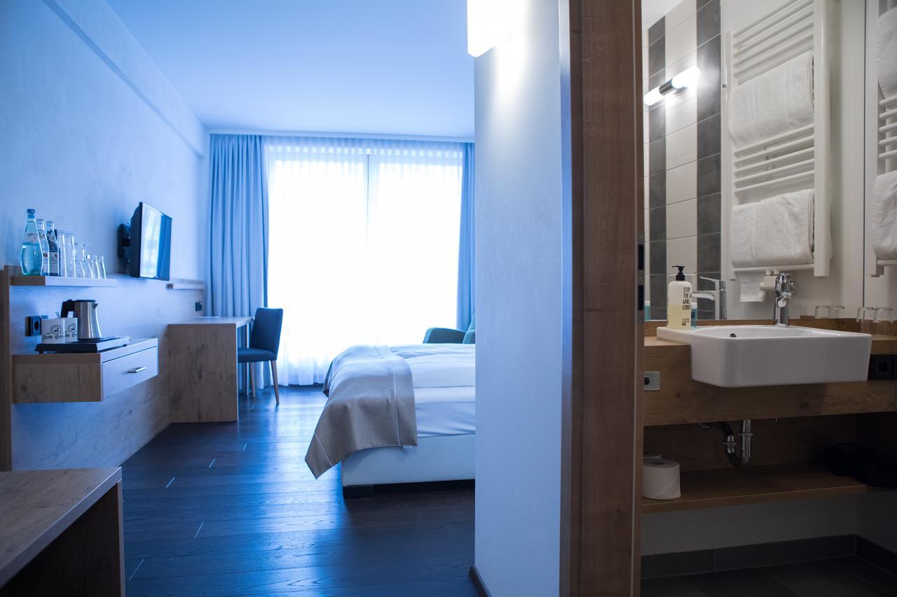 Hotel Zum Hirsch Wertingen Экстерьер фото