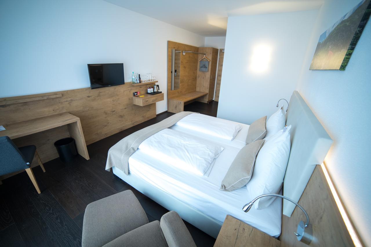 Hotel Zum Hirsch Wertingen Экстерьер фото