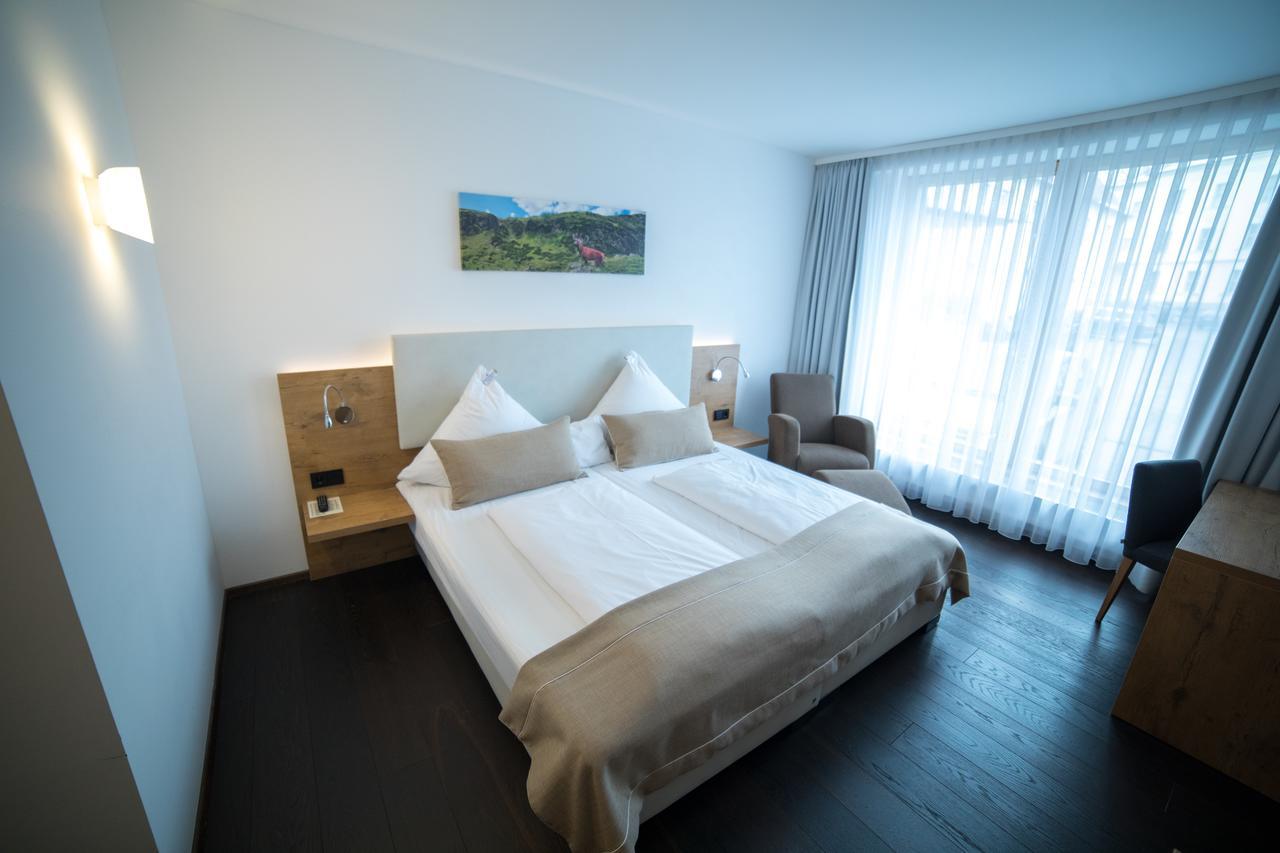 Hotel Zum Hirsch Wertingen Экстерьер фото