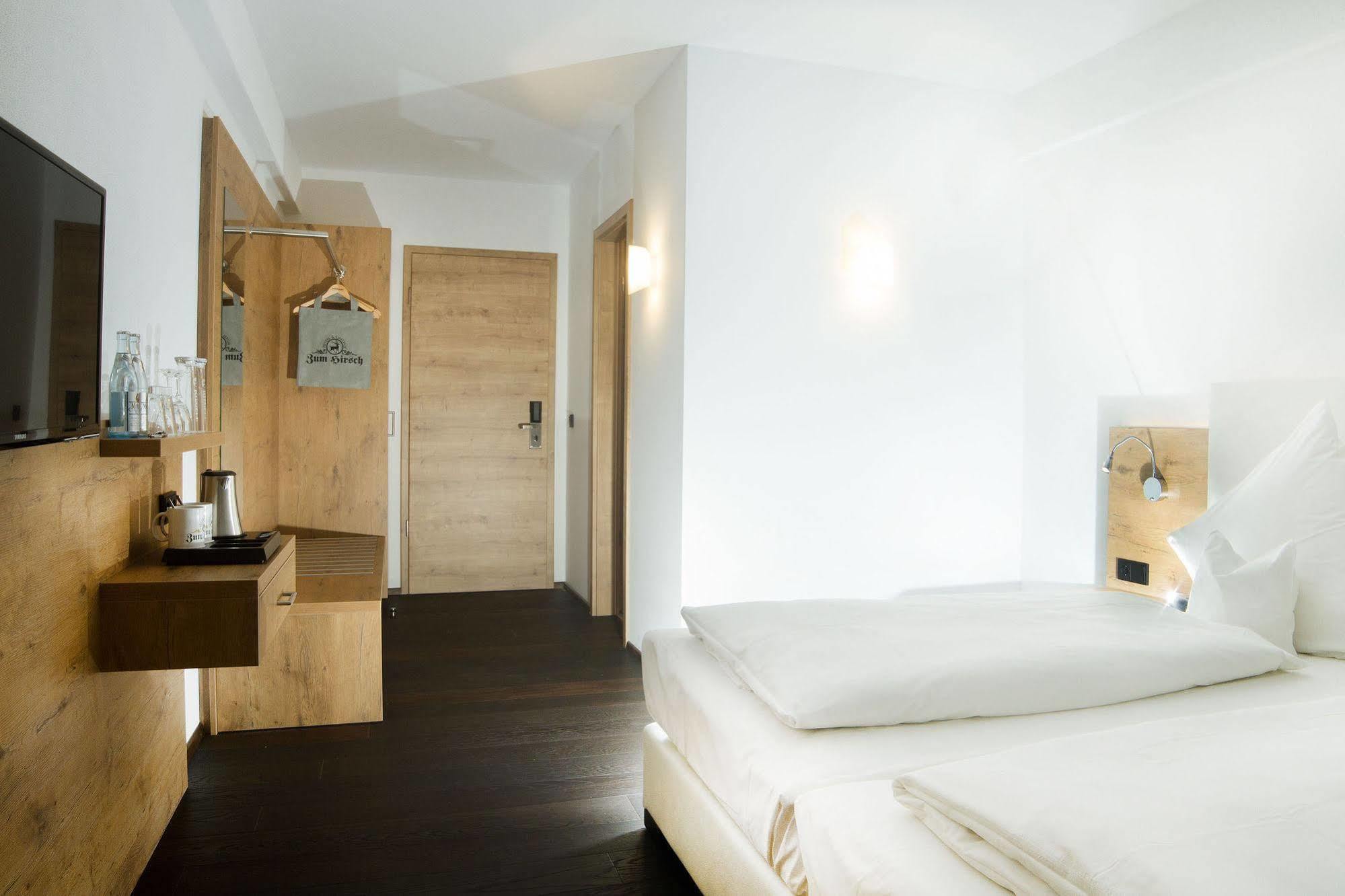 Hotel Zum Hirsch Wertingen Экстерьер фото