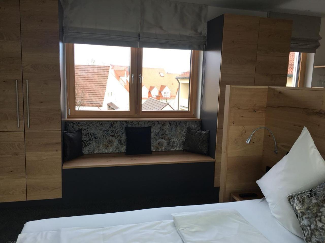 Hotel Zum Hirsch Wertingen Экстерьер фото