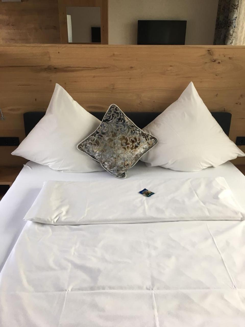 Hotel Zum Hirsch Wertingen Экстерьер фото