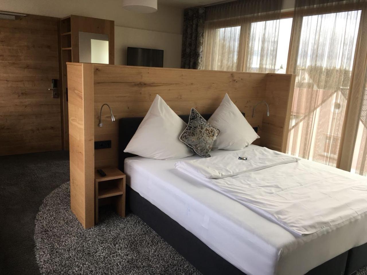 Hotel Zum Hirsch Wertingen Экстерьер фото