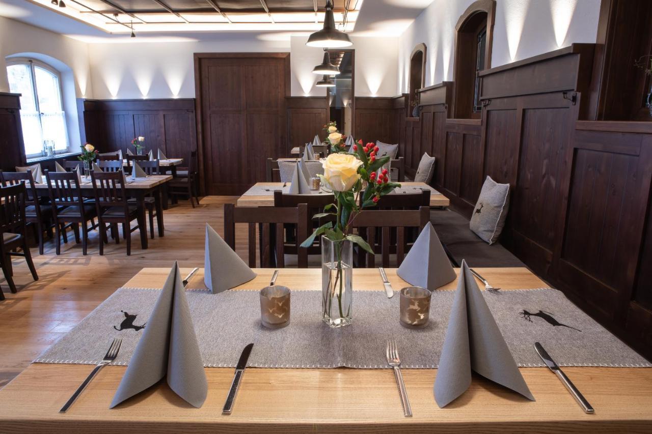 Hotel Zum Hirsch Wertingen Экстерьер фото